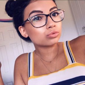 Meet your Posher, Layla